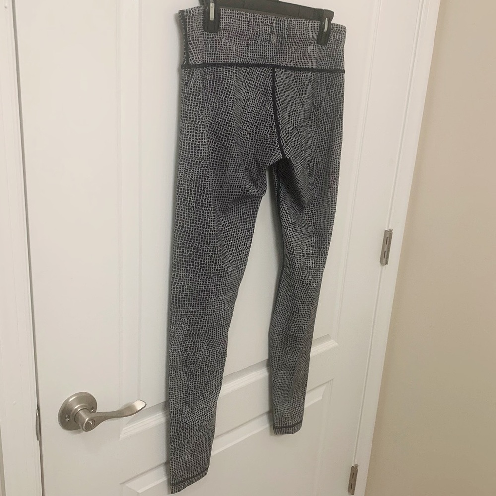 LULULEMON leggings black white reflective logo - Picture 7 of 14